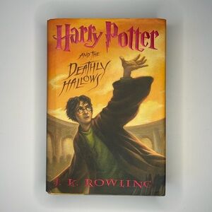 Harry Potter‎ and the Deathly Hallows hardback book. Good used condition.